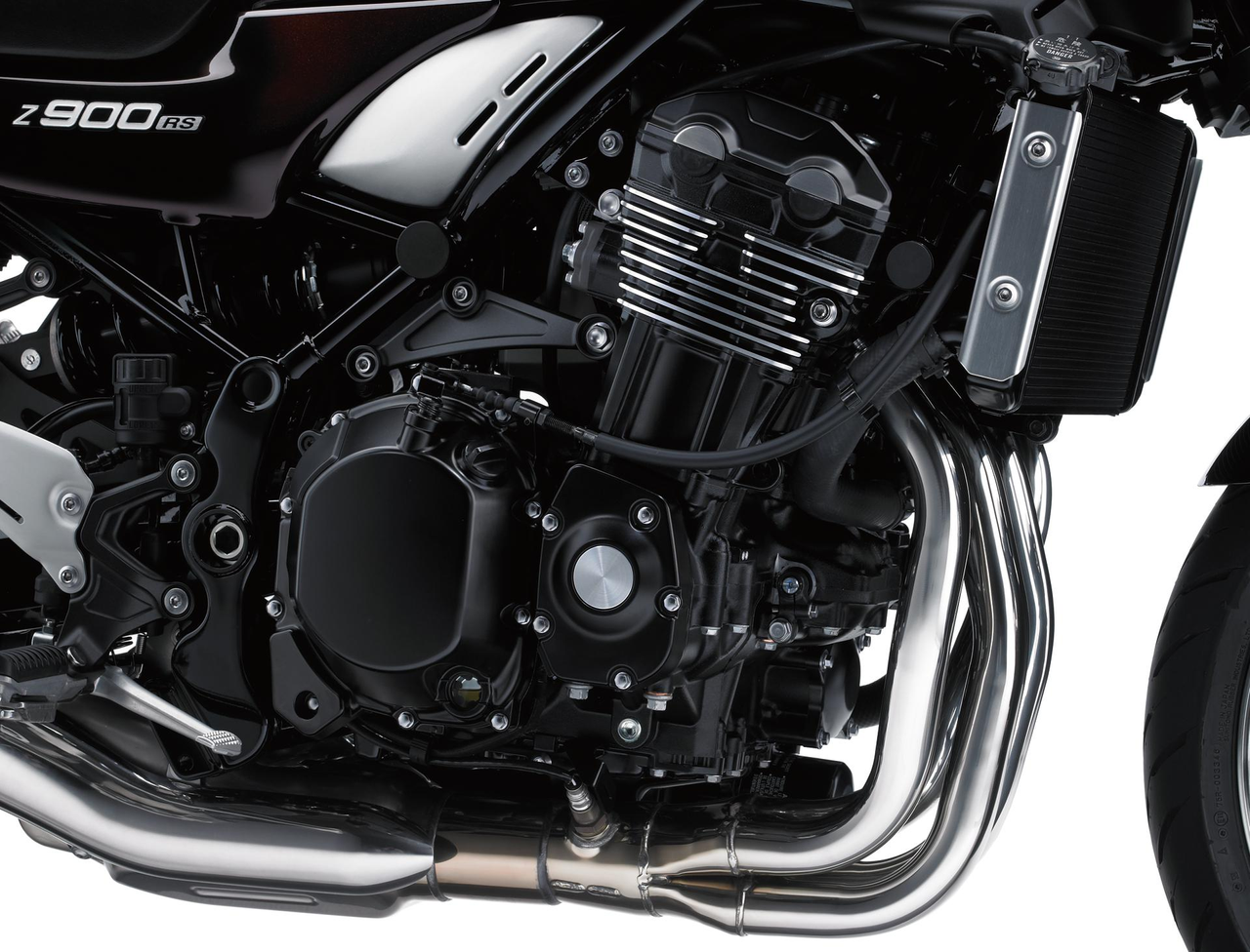 Mocny, rzędowy, czterocylindrowy silnik