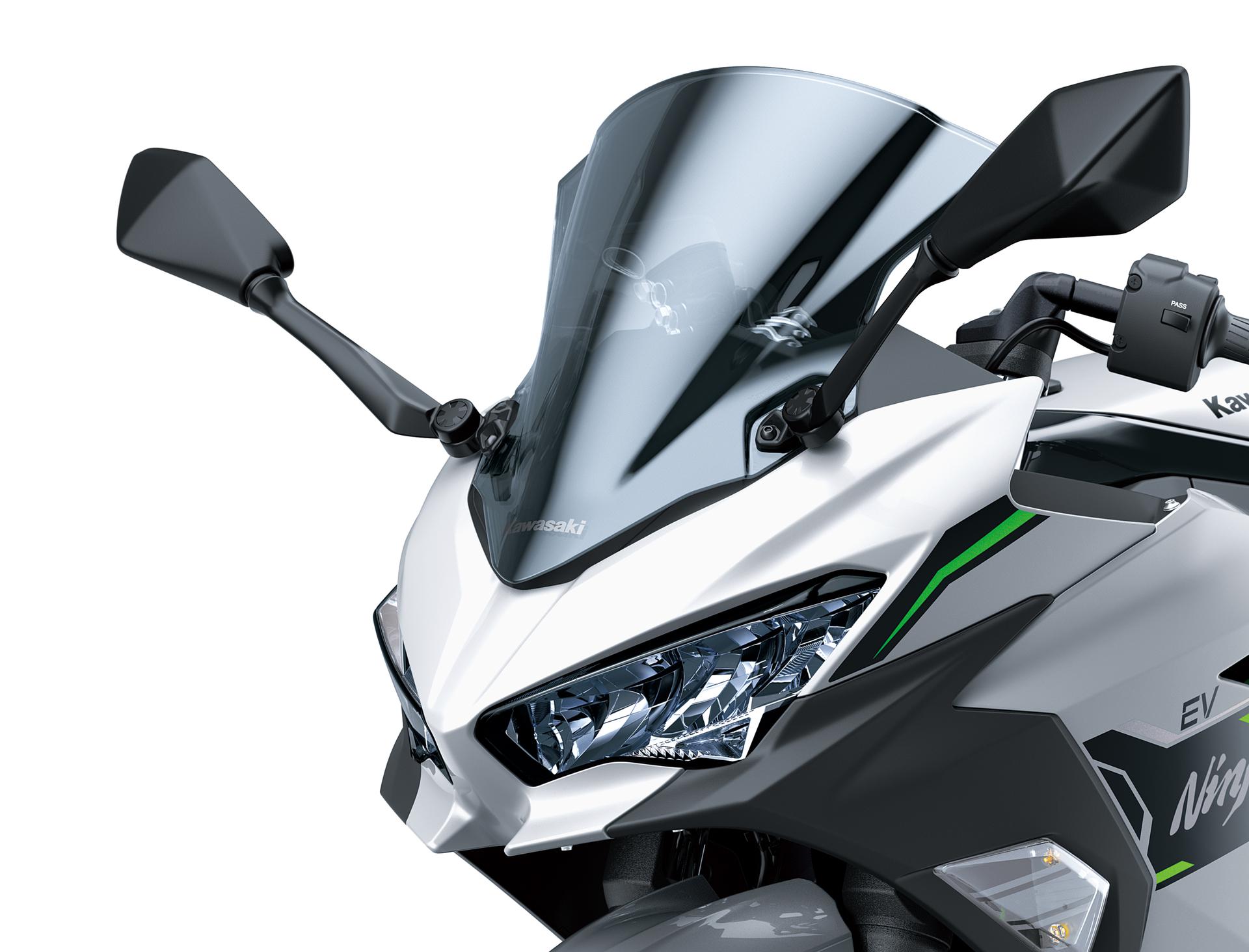 Wysoka szyba przyciemniana (Ninja e-1)